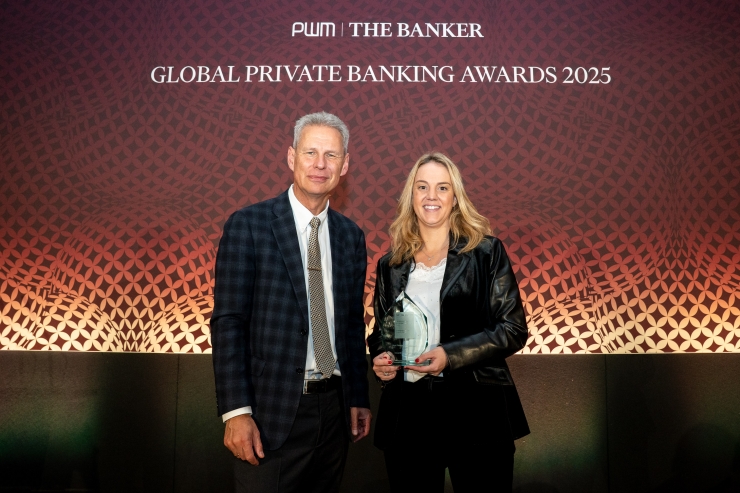 Yuri Bender, editor en cap de la publicació PWM del grup Financial Times, i la directora de Banca Patrimonial a Creand Crèdit Andorrà, Laia Grau.