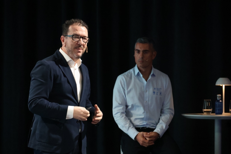 Betim Budzaku, director general d'Andorra Turisme i David Ledesma, director de màrqueting de Grandvalira, durant la presentació.