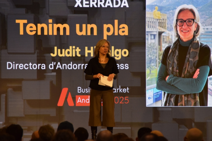 La directora d’Andorra Business, Judit Hidalgo, fent la presentació de l'Andorra Business Market 2025.