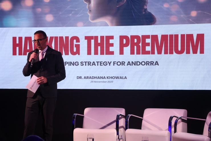 El ministre de Turisme i Comerç, Jordi Torres, durant la presentació de 'Hacking the premium'.