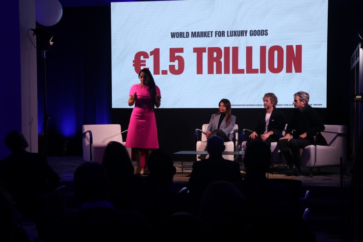 La CEO i experta en turisme regeneratiu, Dra. Aradhana Khowala, durant la presentació de 'Hacking the premium'.