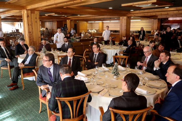 Alguns dels assistents del fòrum de l'EFA escultant el discurs del president de l'Empresa Familiar Andorrana, Daniel Armengol.